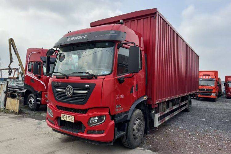 东风商用车 240马力 载货车