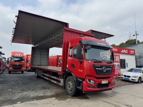 东风商用车 240马力 载货车