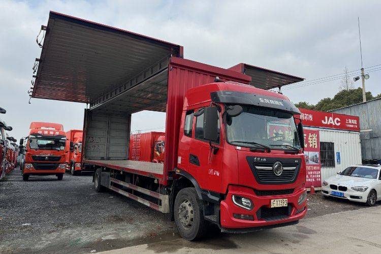 东风商用车 240马力 载货车