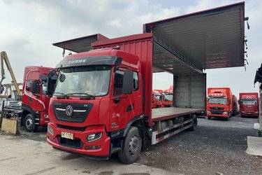 二手东风商用车 天锦KR 240马力 4X2 9.8米厢式载货车(国六) 单桥 康明斯二手载货车 黄牌图片
