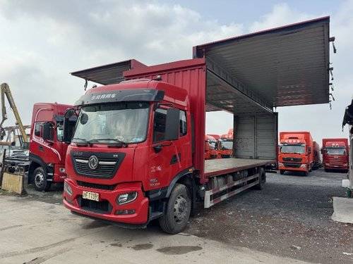 东风商用车 240马力 载货车