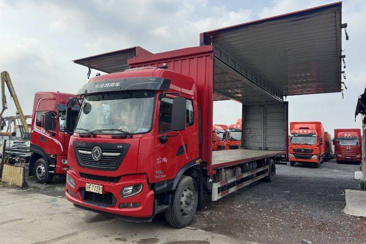 东风商用车 240马力 载货车