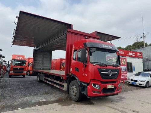 东风商用车 240马力 载货车