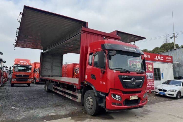 东风商用车 240马力 载货车