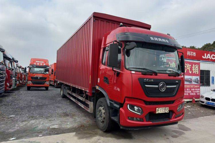 东风商用车 240马力 载货车