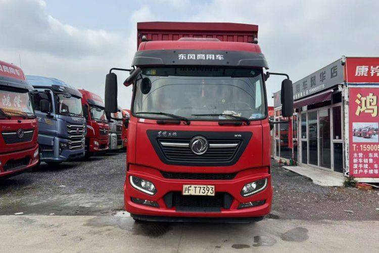 东风商用车 240马力 载货车