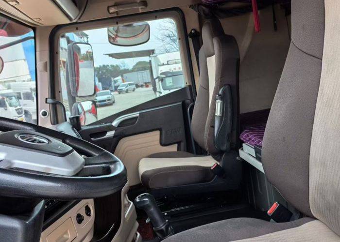 二手青岛解放 460马力 载货车