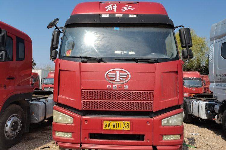 二手一汽解放 350马力 牵引车