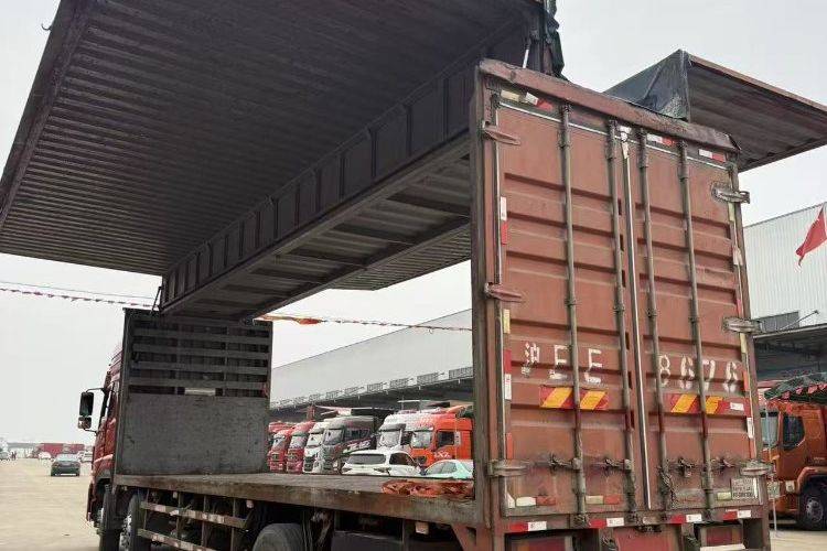 二手东风商用车 220马力 载货车