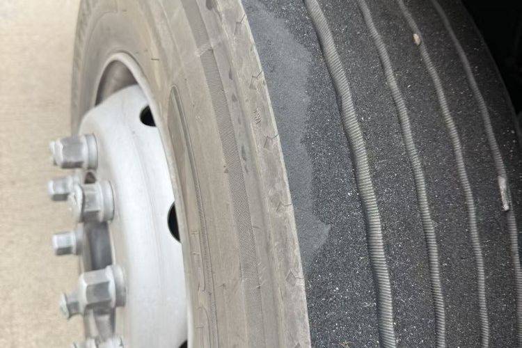 二手东风商用车 220马力 载货车