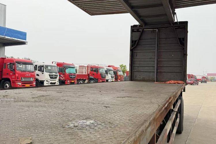 二手东风商用车 220马力 载货车