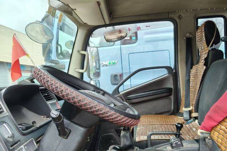 二手一汽解放轻卡 185马力 载货车