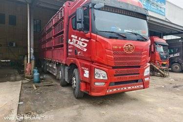 二手青岛解放 JH6重卡 430马力 8X4 9.5米仓栅式载货车(国五) 前四后八 潍柴二手载货车 黄牌图片