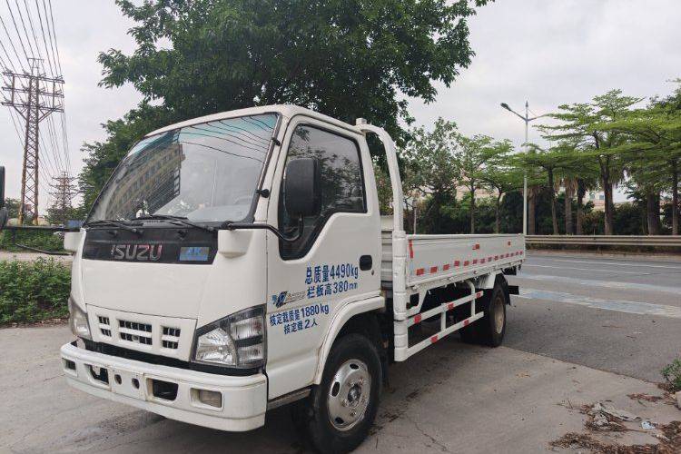 二手庆铃五十铃 130马力 载货车