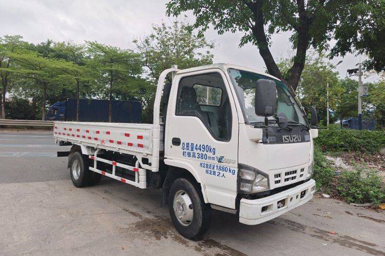 二手庆铃五十铃 130马力 载货车