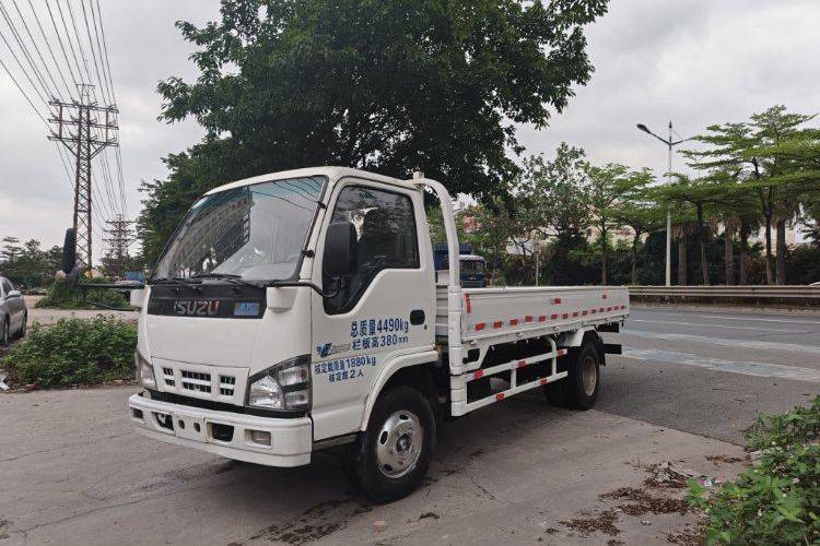 二手庆铃五十铃 130马力 载货车