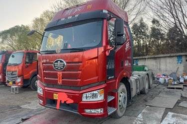 二手一汽解放 新J6P重卡 质惠版 420马力 6X4 牵引车(国六) 双驱 锡柴二手牵引车 黄牌图片