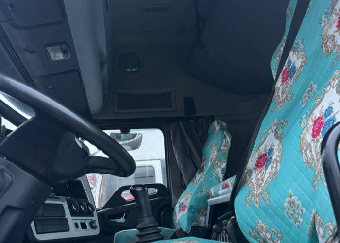 二手东风商用车 300马力 载货车