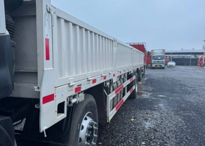 二手东风商用车 300马力 载货车