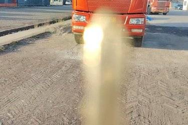 二手一汽解放 J6L中卡 2020款 质惠版 南方款 240马力 6X2 7.7米仓栅式载货车(国五) 前四后四 大柴二手载货车 黄牌图片