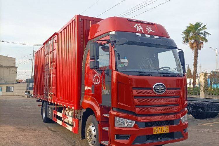 二手一汽解放 260马力 载货车
