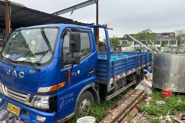 二手江淮 骏铃G6 200马力 4X2 4.2米排半自卸车(国六) 单桥 江淮动力二手自卸车 黄牌图片
