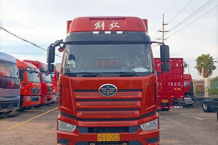 二手一汽解放 260马力 载货车