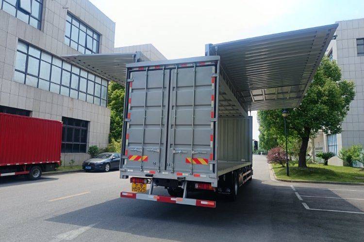 二手欧曼重卡(原福田欧曼) 240马力 载货车