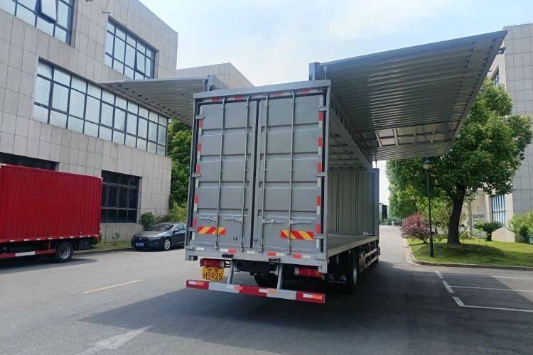 二手欧曼重卡(原福田欧曼) 240马力 载货车