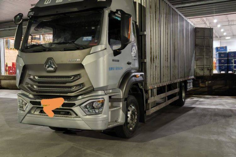 二手重汽豪瀚 210马力 载货车