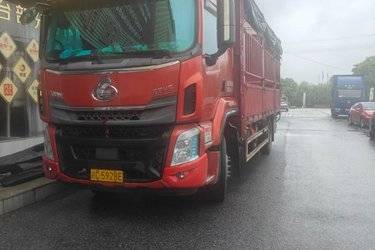二手东风柳汽 乘龙H5中卡 240马力 4X2 6.8米仓栅式载货车(国五) 单桥 玉柴二手载货车 黄牌