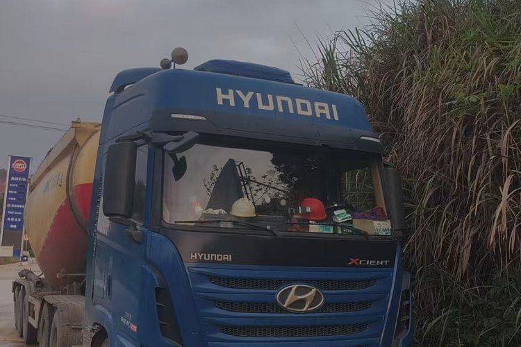 二手现代商用车 440马力 牵引车