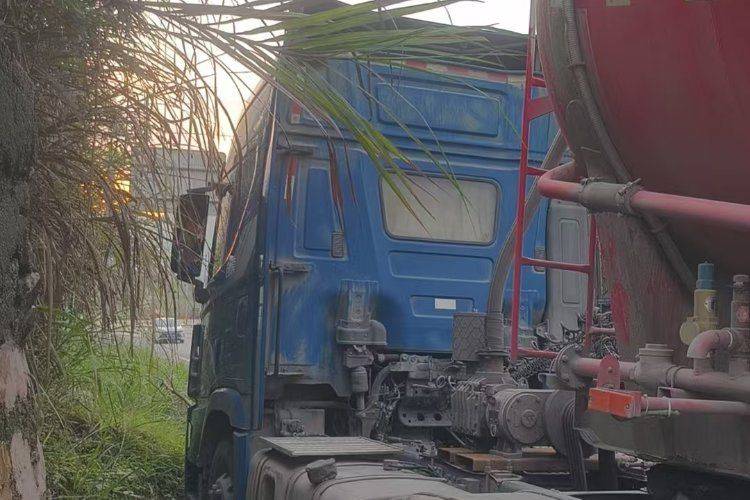 二手现代商用车 440马力 牵引车