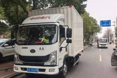 二手中国重汽 豪曼H3 129马力 3.85米排半厢式轻卡(国五) 单桥 中国重汽二手载货车 蓝牌图片