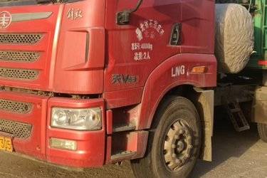 二手一汽解放 J6V 经典版 460马力 6X4牵引车(国六) 双驱 潍柴二手牵引车 黄牌图片