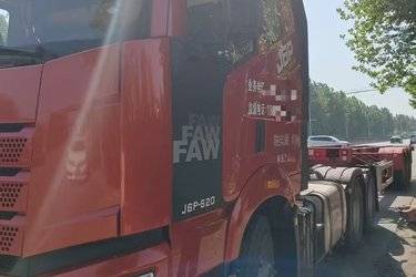 二手一汽解放 新J6P重卡 经典版 520马力 6X4 牵引车(国六) 双驱 锡柴二手牵引车 黄牌图片