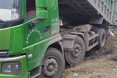 二手陕汽商用车 轩德翼6 标载版 220马力 6X2 5.5米自卸车(国五) 前四后四 潍柴二手自卸车 黄牌图片