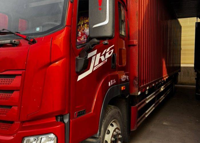 二手青岛解放 260马力 载货车