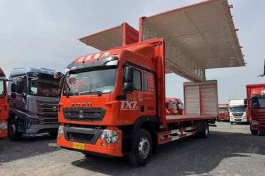二手重汽豪沃HOWO TX7 PRO 高效版 6.9L柴油 290马力 4X2 中国重汽8档 9.6米厢式载货车(国六) 单桥 曼二手载货车 黄牌图片