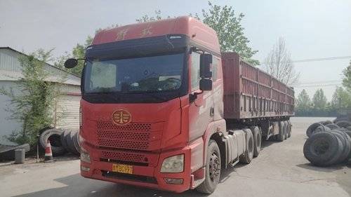 青岛解放 400马力 牵引车