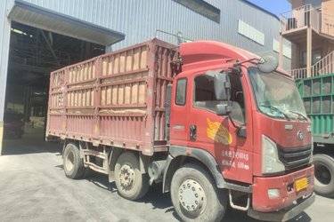 二手中国重汽 豪曼H5X中卡 220马力 6X2 6.8米仓栅式载货车(国六) 前四后四 潍柴二手载货车 黄牌图片
