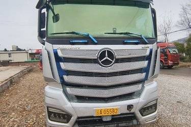 二手福田 欧曼EST 6系重卡 560马力 6X4牵引车(国五) 双驱 福田康明斯二手牵引车 黄牌图片