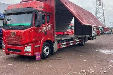 二手青岛解放 JH6 320马力 9.6米厢式载货车(国六) 单桥 锡柴二手载货车 黄牌