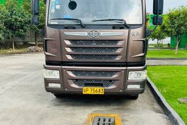 二手一汽解放 J6L中卡 180马力 4X2 7.7米厢式载货车(国四) 单桥 大柴二手载货车 黄牌图片