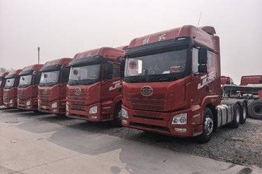 ���ֿ����ൺ��� JH6 ���а� 480���� 6X4 ǣ����(����) ˫�� Ϋ�����ǣ���� ����