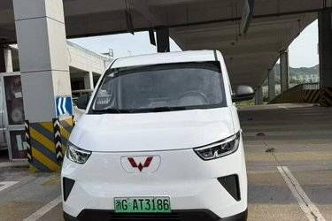 二手五菱 扬光 2.3T 6座 4.985米纯电动封闭货车41.9kWh  二手电动卡车电动封闭厢货图片
