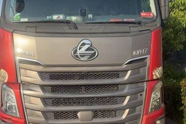 二手东风柳汽乘龙H5 14.8L LNG 540马力 6X4 法士特12档 牵引车(国六) 双驱 东风康明斯二手牵引车 黄牌图片