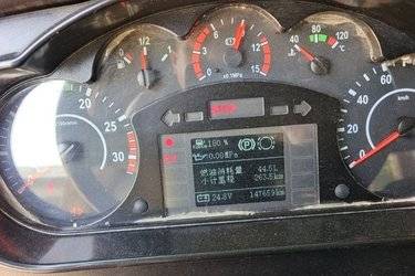 二手一汽解放 J6L中卡 180马力 4X2 6.8米栏板载货车(国五) 单桥 一汽解放二手载货车 黄牌图片