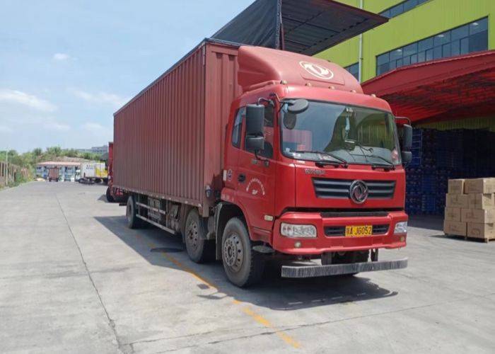 二手东风神宇 210马力 载货车