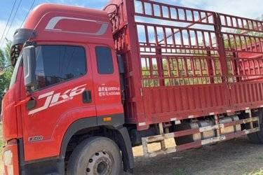 二手一汽解放 J6L中卡 经典版 240马力 4X2 6.2米栏板载货车(国六) 单桥 大柴二手载货车 黄牌图片
